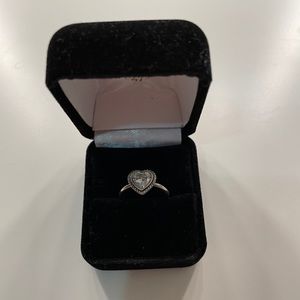 Pandora Elevated heart ring